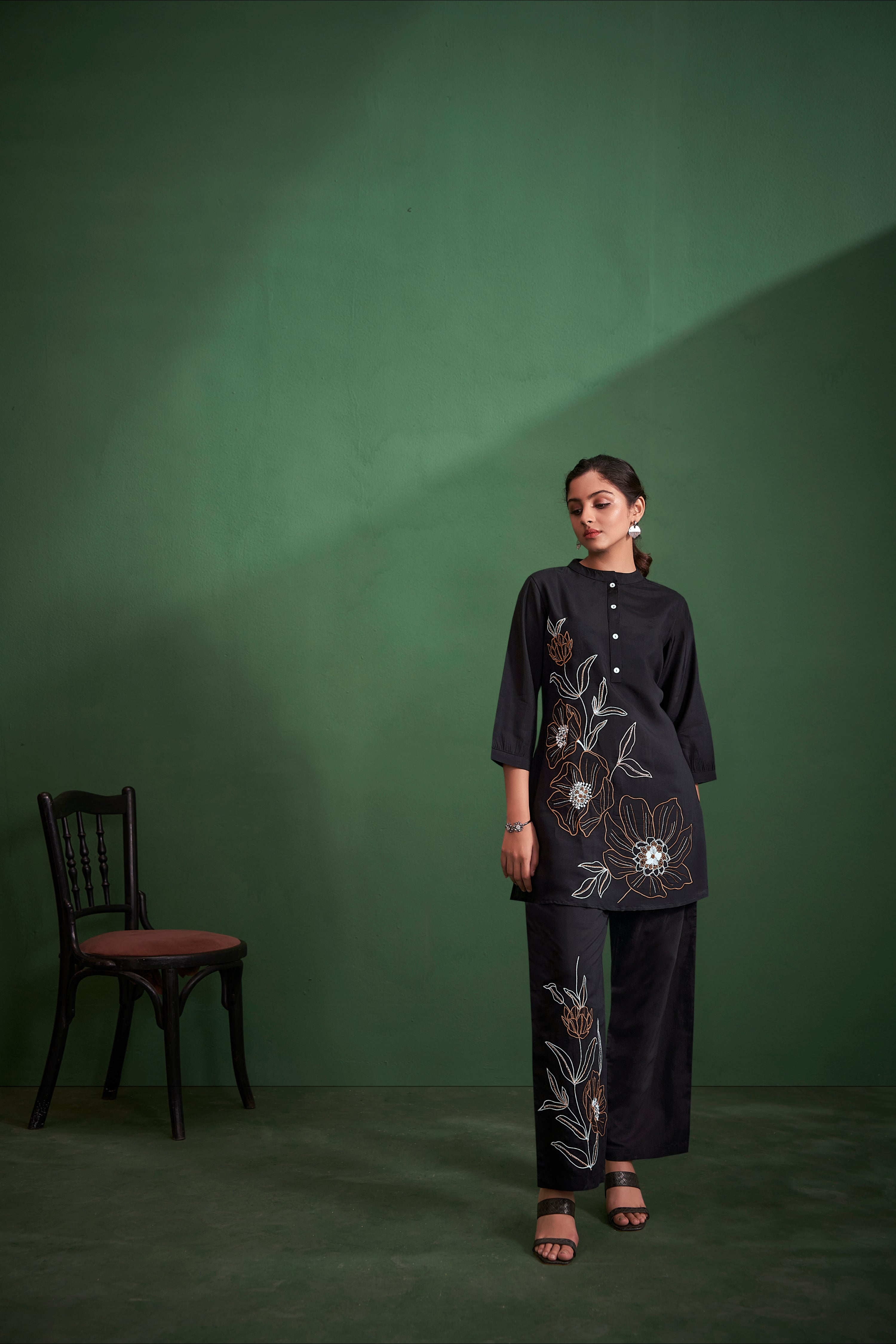 Kaftanize Black Floral Embroidered Kurta With Pants Viscose Co-Ord Set