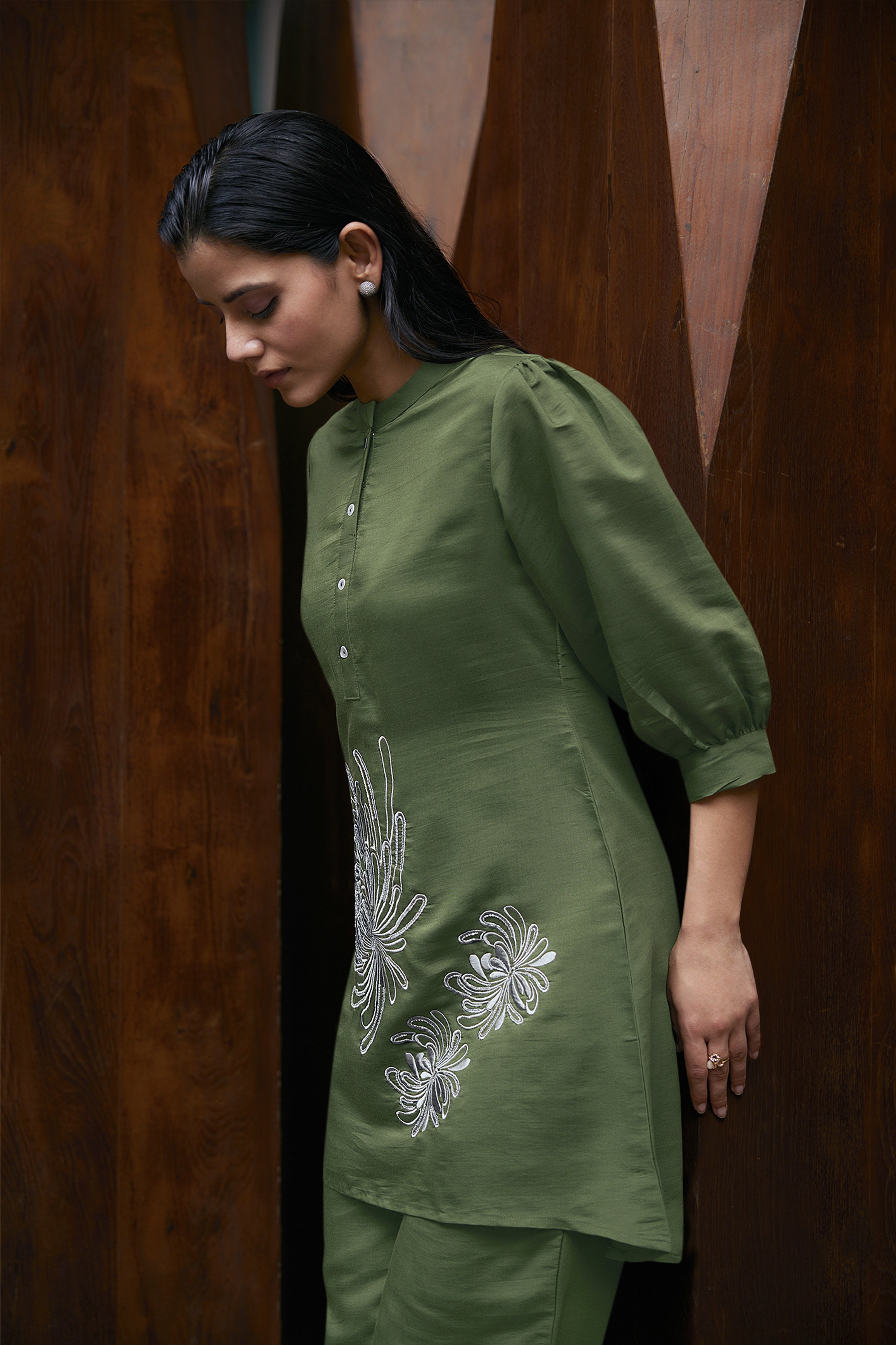 Kaftanize Kiaa-Fern Green Embroidered Thread Work Puff Sleeve Viscose Tunic With Pant