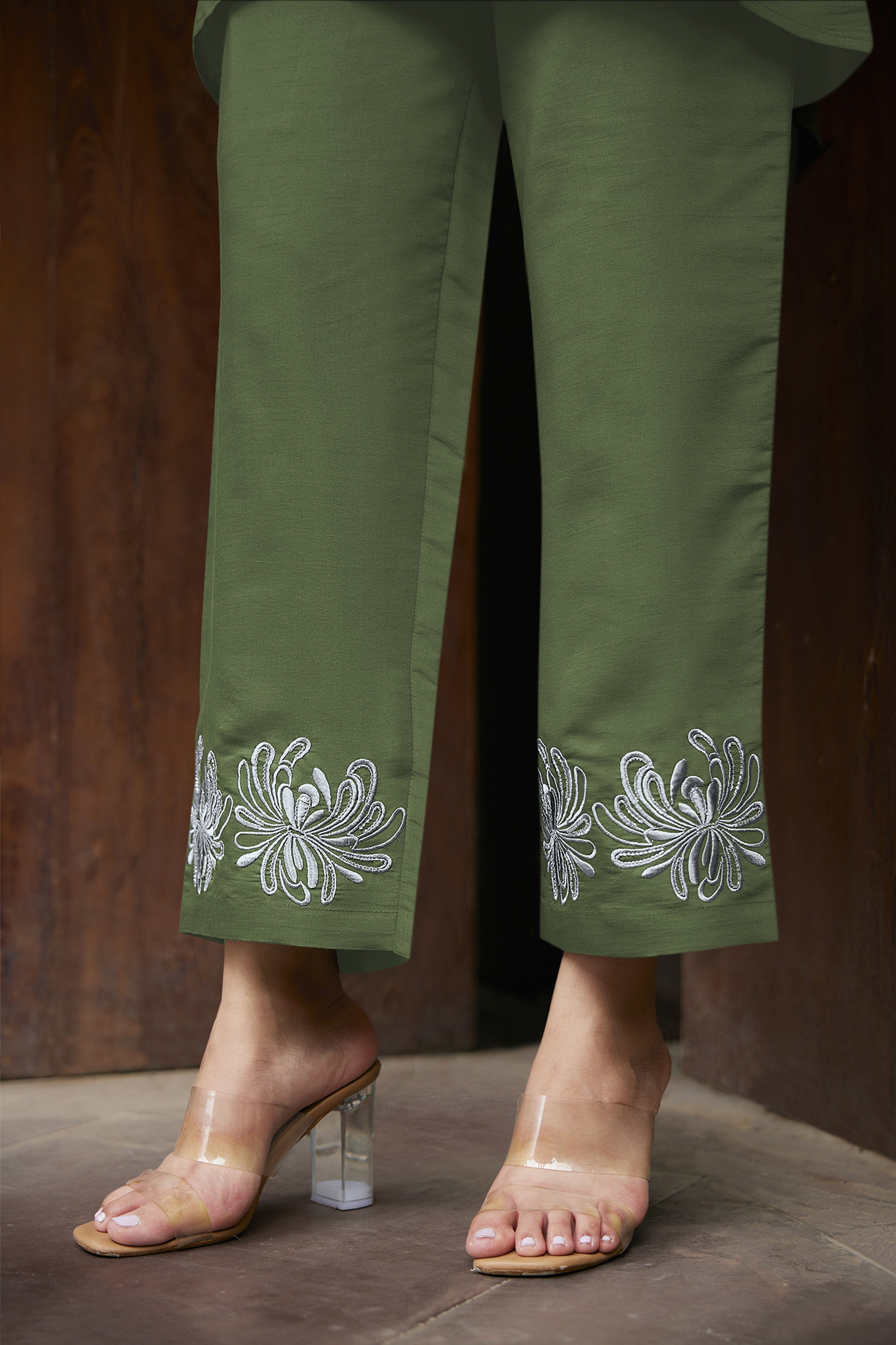 Kaftanize Kiaa-Fern Green Embroidered Thread Work Puff Sleeve Viscose Tunic With Pant