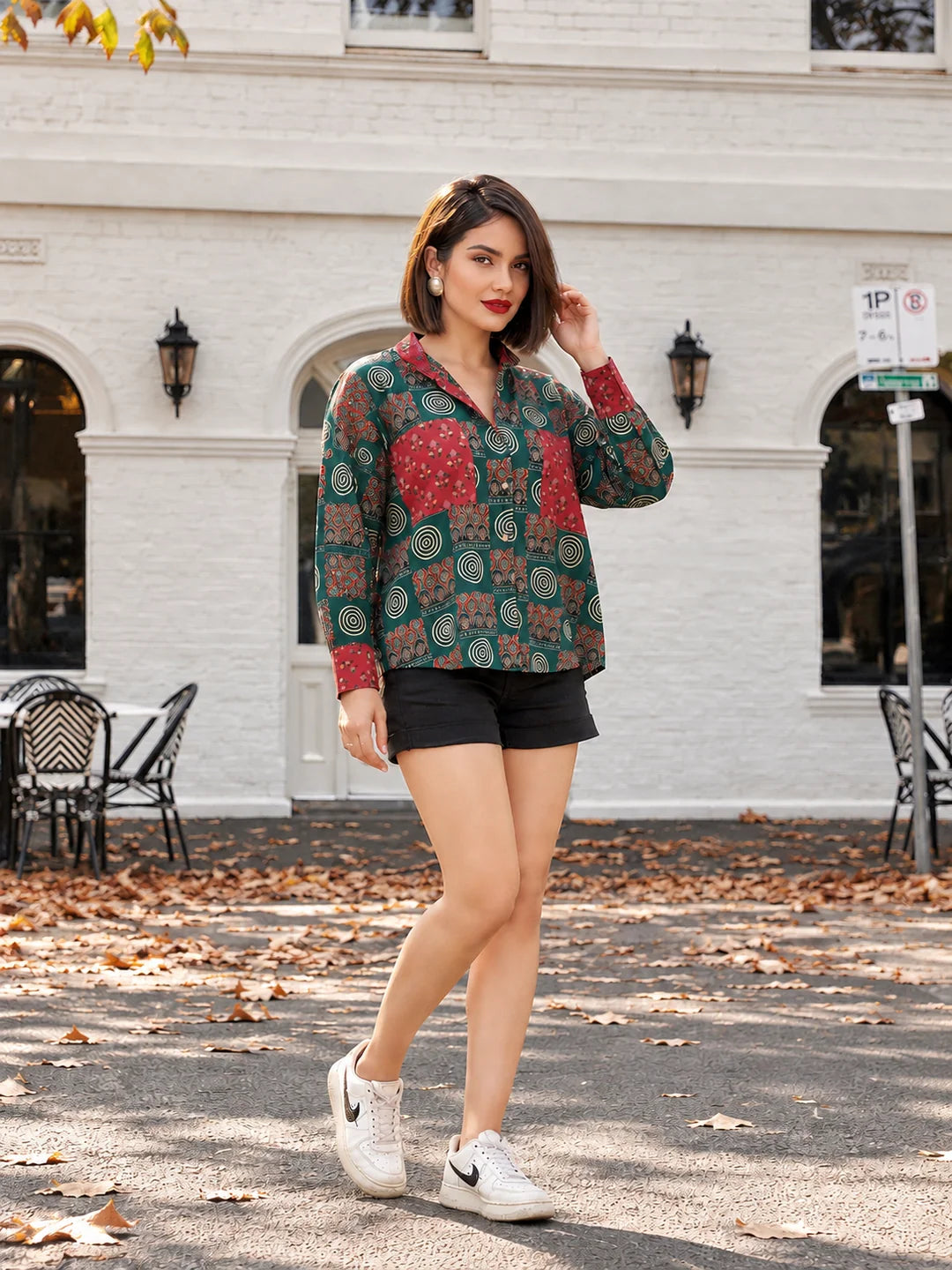 AutumnCafeStreetStylePortrait_2__result_74ff8629-1f0b-44a5-b6f4-3e2a341e4539.webp