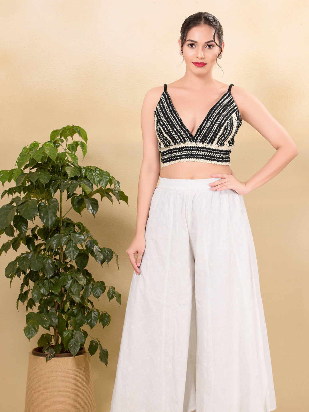Black And White Crocheo Sleveless Blouse