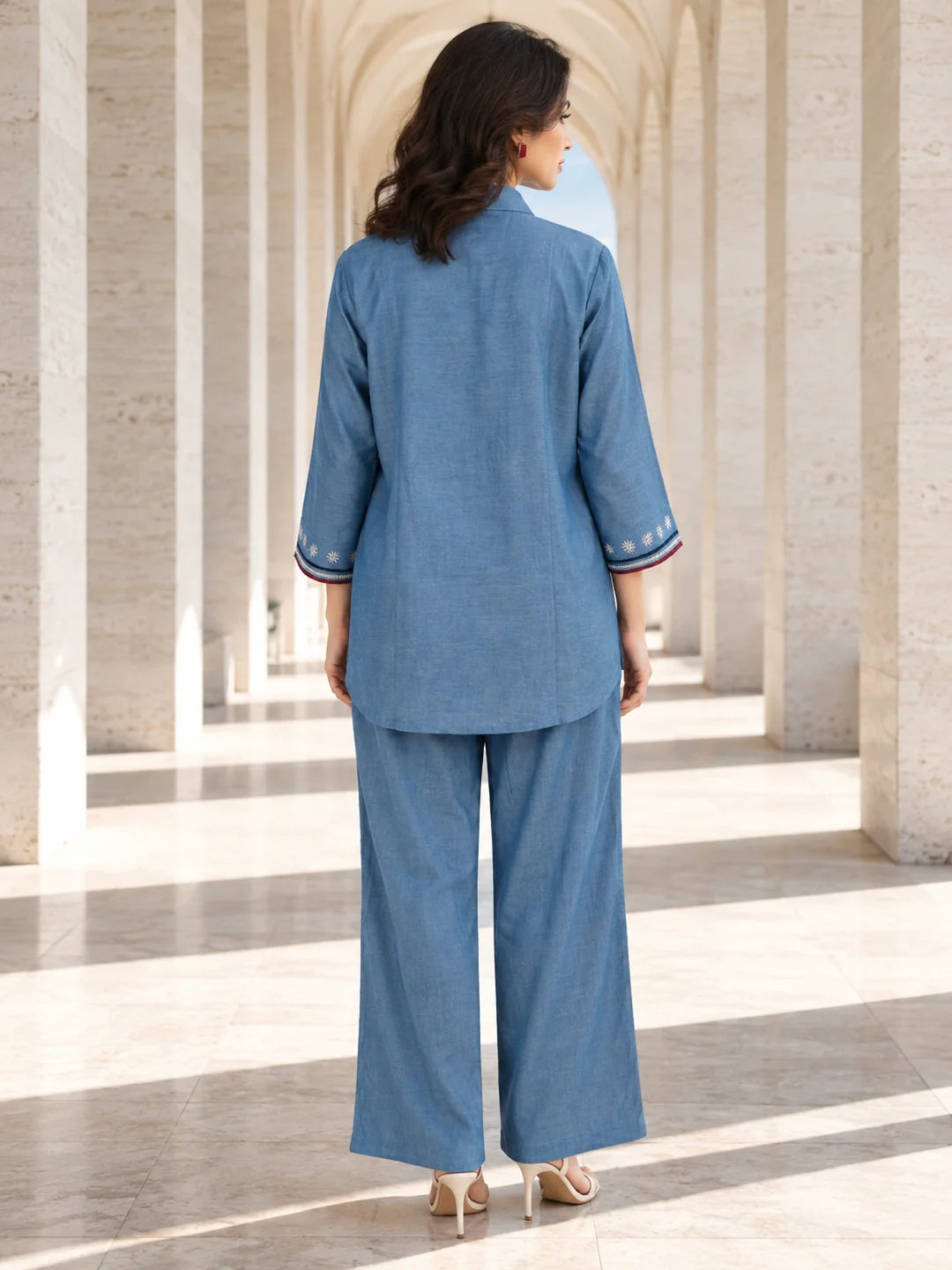 Conjunto de dos piezas de denim lavado azul en tela vaquera de algodón