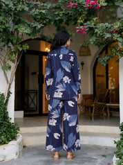 Conjunto dos piezas floral azul marino y blanco de cambray de algodón