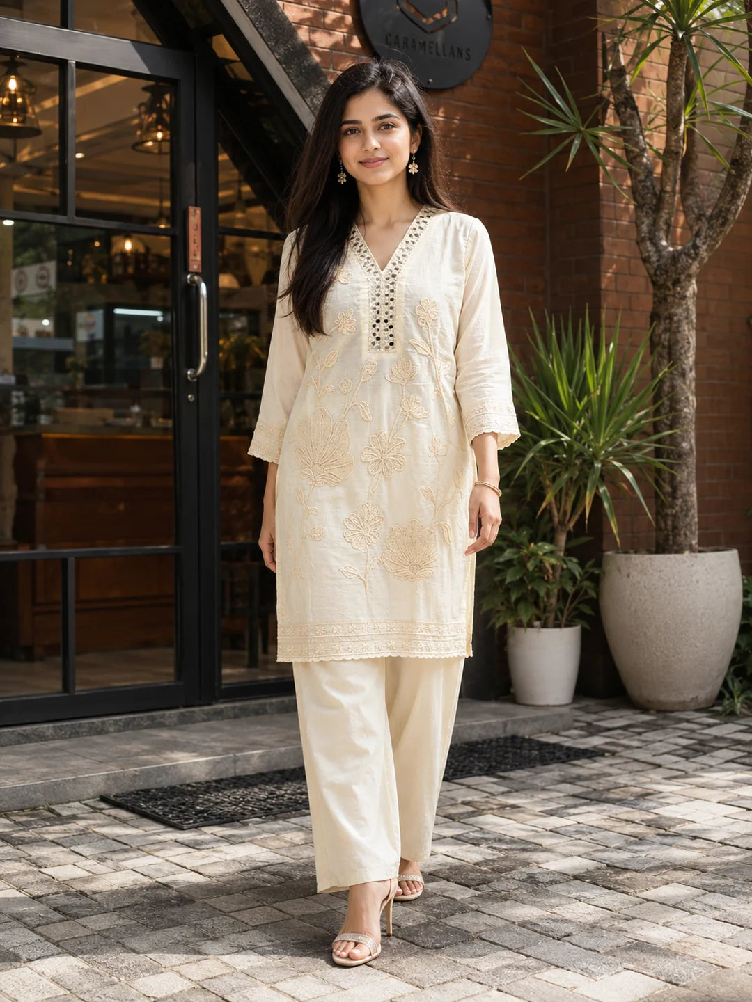 Off-White Kurta Set with Floral Embroidery in Mul Chanderi