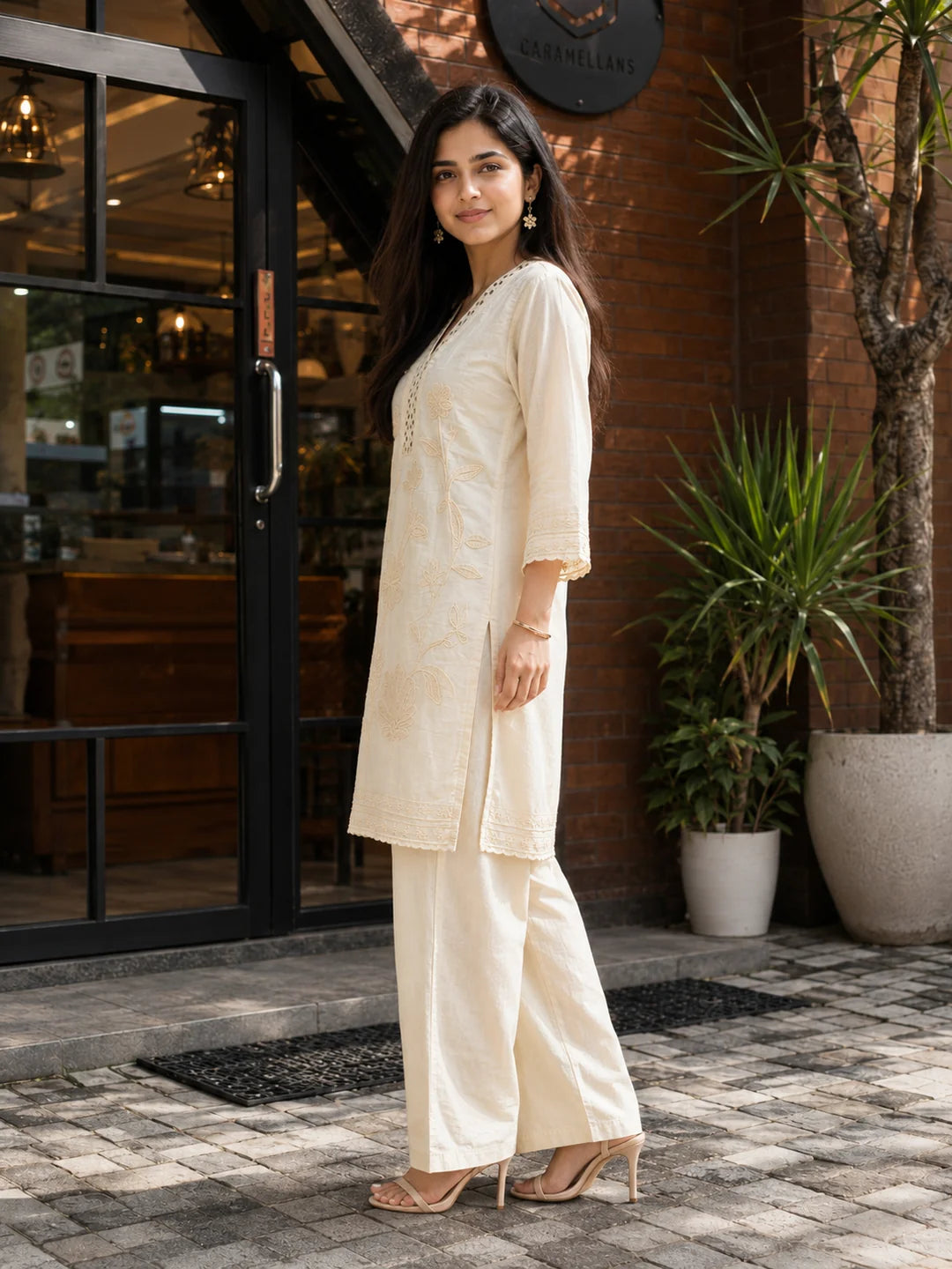 Off-White Kurta Set with Floral Embroidery in Mul Chanderi