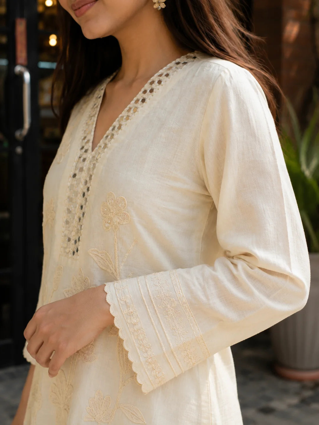 Off-White Kurta Set with Floral Embroidery in Mul Chanderi