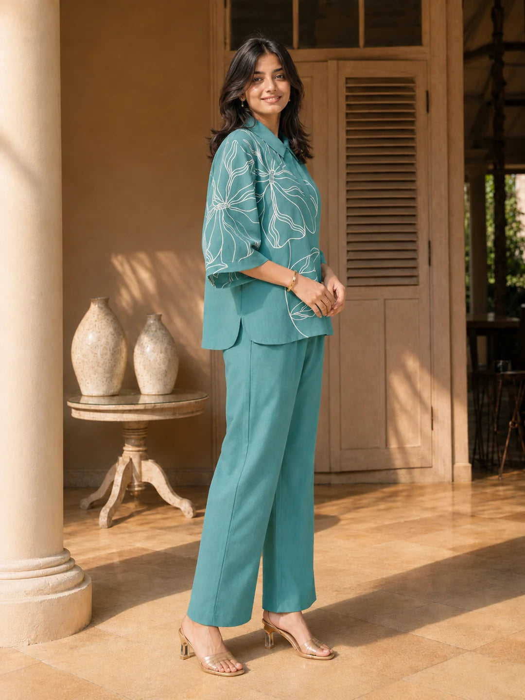 Conjunto coordinado de algodón elástico con bordado floral en verde menta