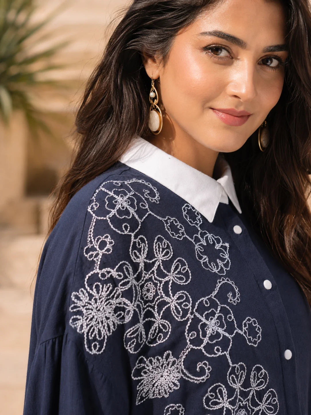 Conjunto coordinado de algodón bordado azul marino y blanco