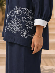 Conjunto coordinado de algodón bordado azul marino y blanco
