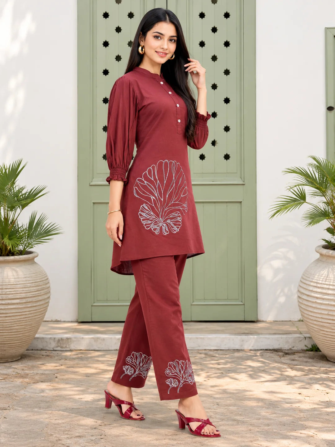 Túnica de viscosa bordada roja con pantalón