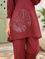 Túnica de viscosa bordada roja con pantalón