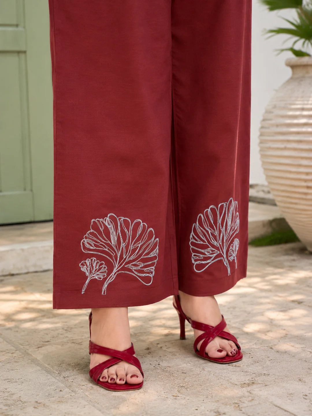 Túnica de viscosa bordada roja con pantalón