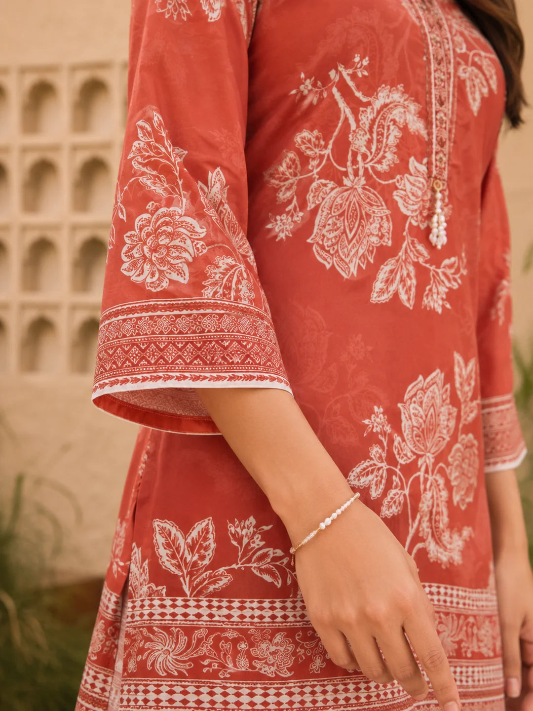 Conjunto de Crepé Floral en Tono Óxido