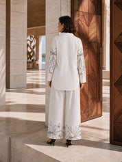 Conjunto coordinado bordado en blanco y negro de muselina