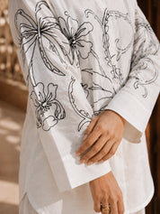 Conjunto coordinado bordado en blanco y negro de muselina