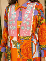 Vestido camisero de algodón naranja con encaje floral abstracto