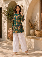 Kurti corto de algodón con estampado floral rosa y celosía con lazo ajustable