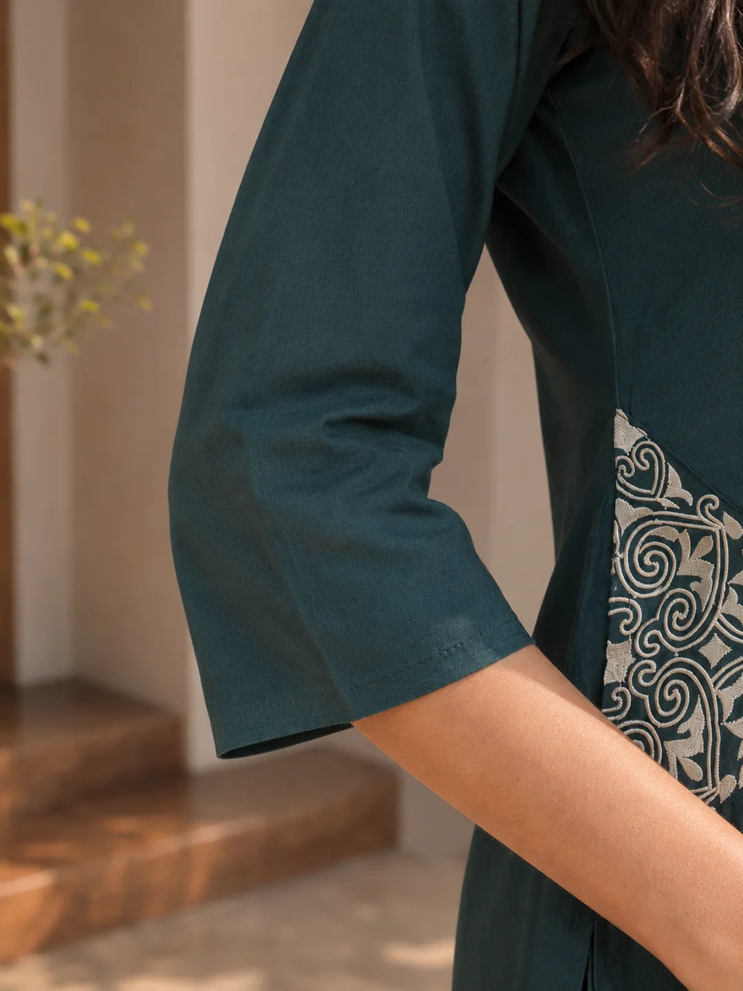 Cowrie-Shell Embellished Kurta Set with Embroidered Pockets