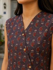 Purple Sleeveless Paisley Floral Buti Printed Short Kurti with Wooden Button in Cotton