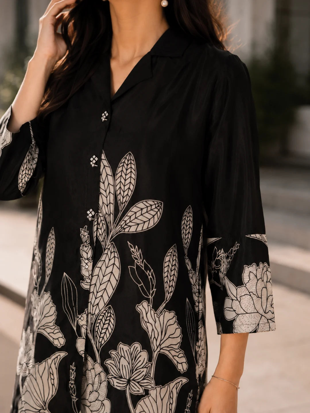 Black & Cream Notch Collar Printed Tunic
