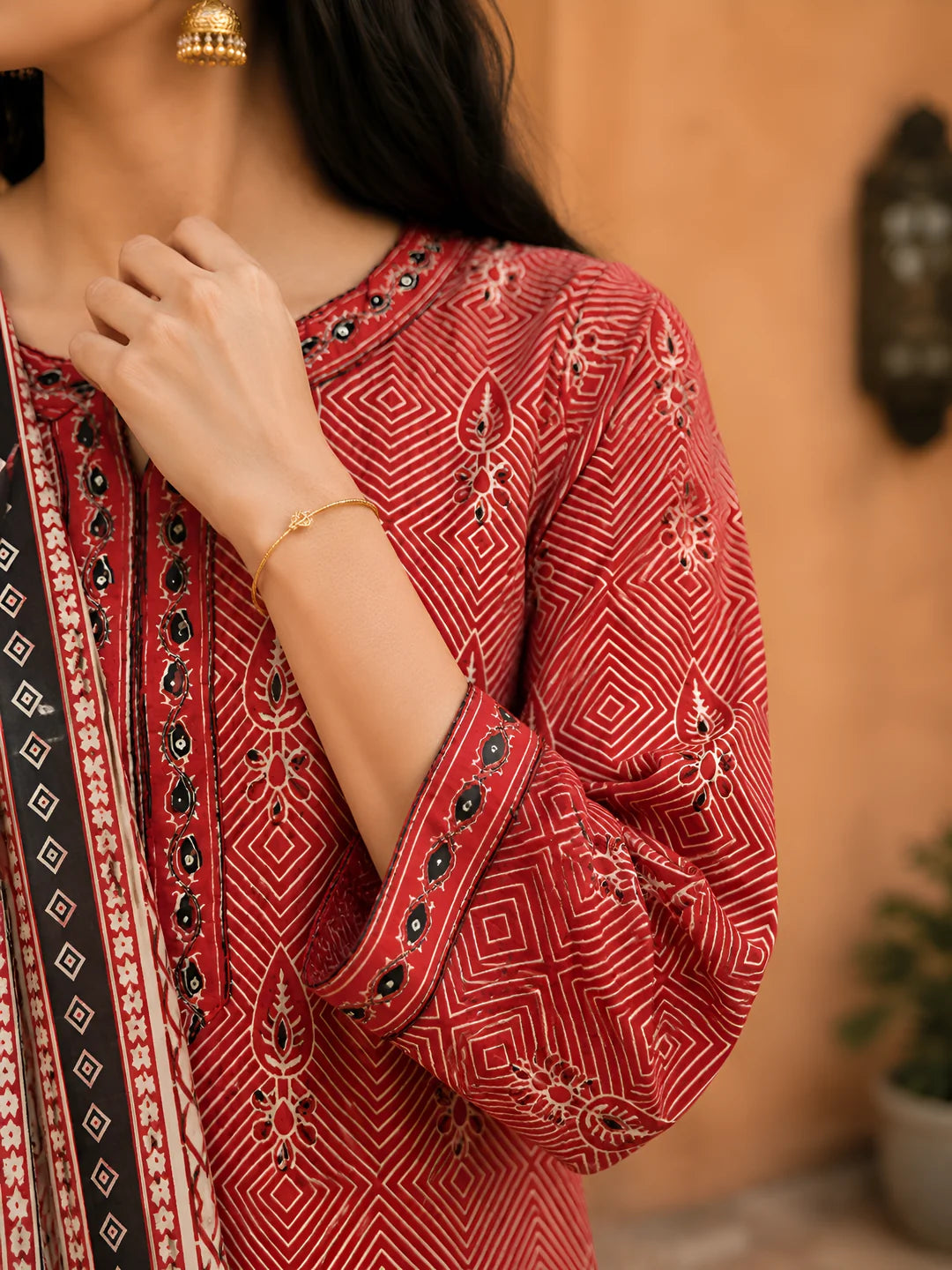 Rust Red Diamond Print Kurta Set with Dupatta in Cotton