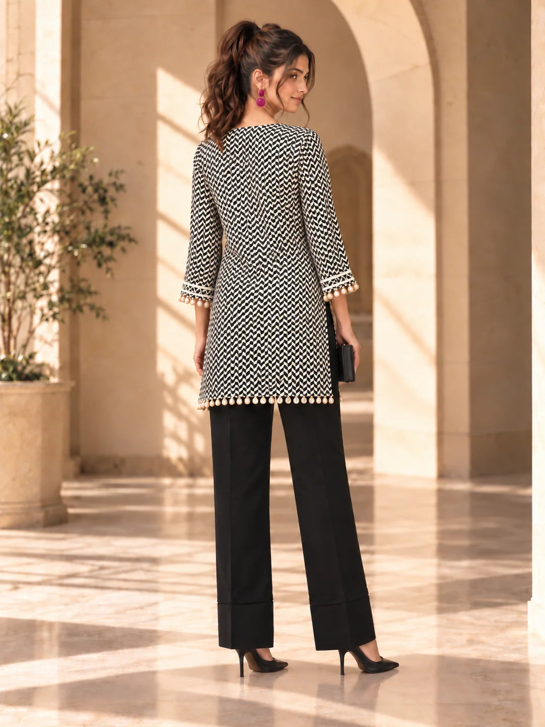 Conjunto coordinado bordado en blanco y negro de muselina