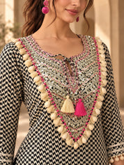 Conjunto coordinado bordado en blanco y negro de muselina