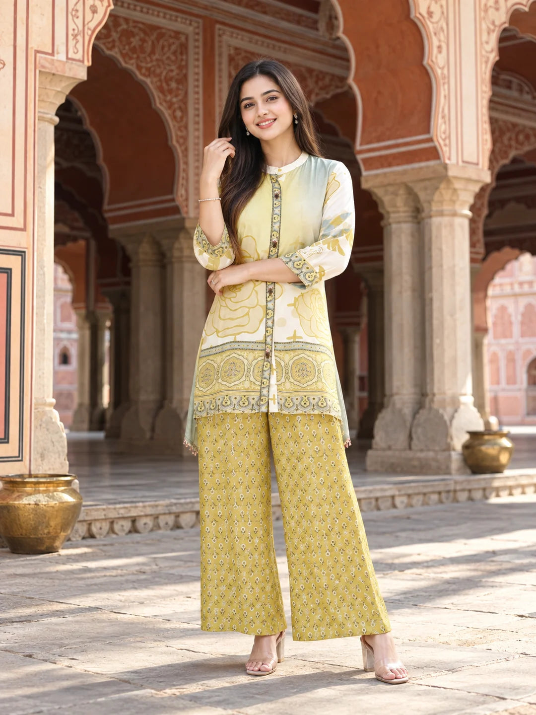 Conjunto coordinado étnico de seda de viscosa en amarillo limón