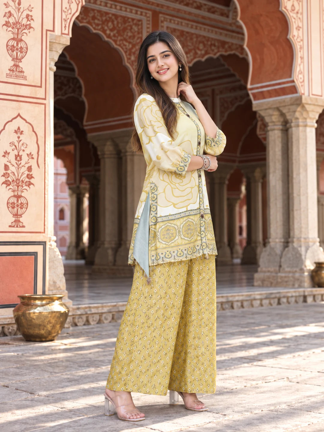 Conjunto coordinado étnico de seda de viscosa en amarillo limón