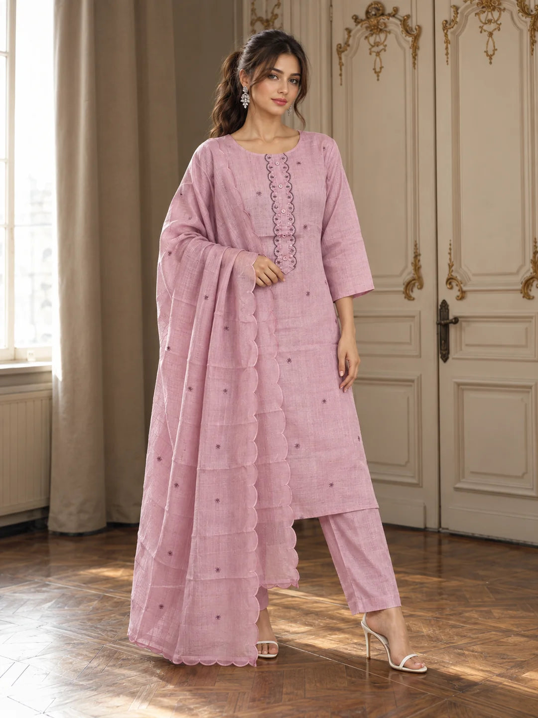 Blush Pink Scallop Placket Embroidered Kurta Set with Dupatta in Kota Doria