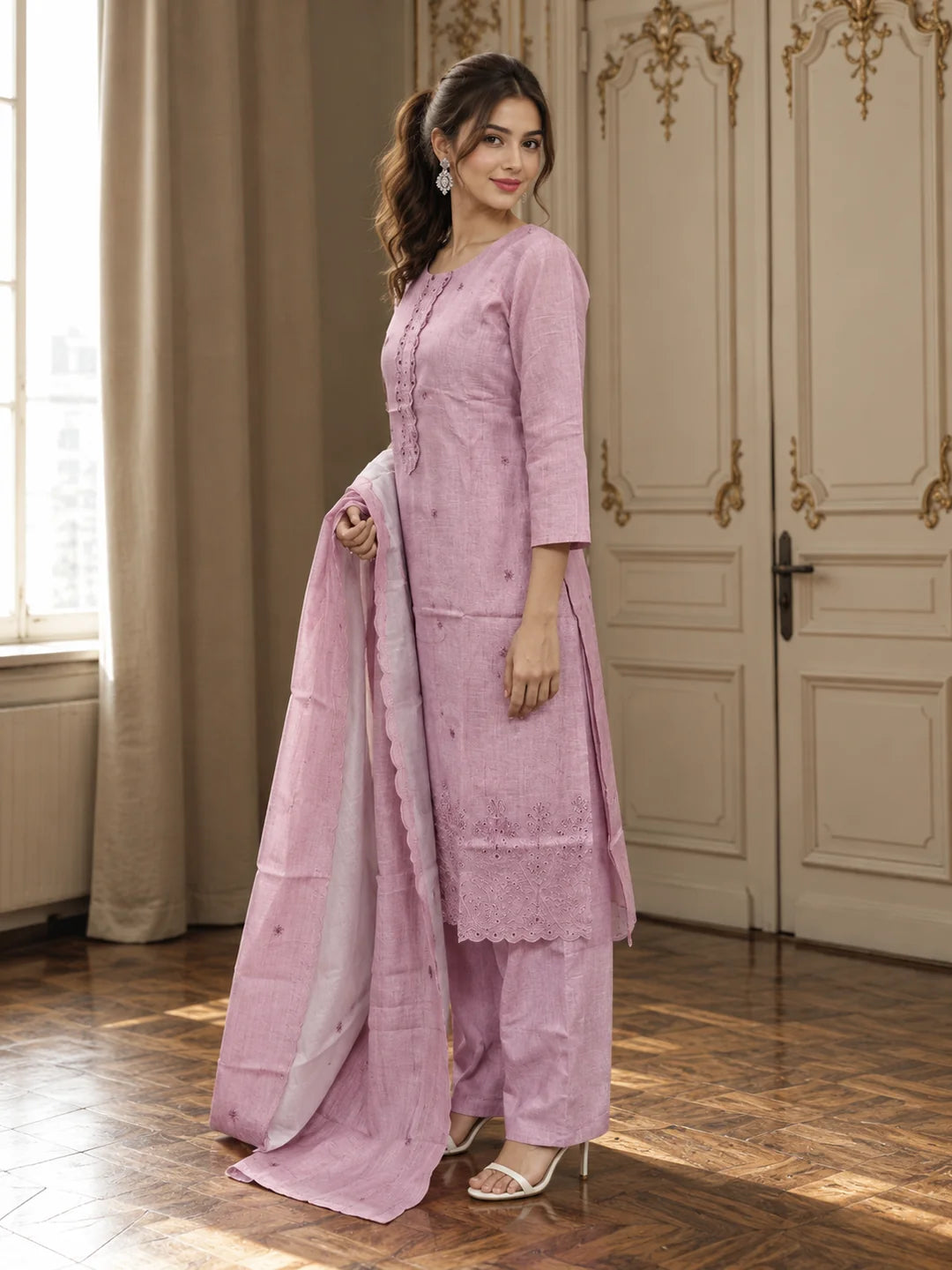 Blush Pink Scallop Placket Embroidered Kurta Set with Dupatta in Kota Doria