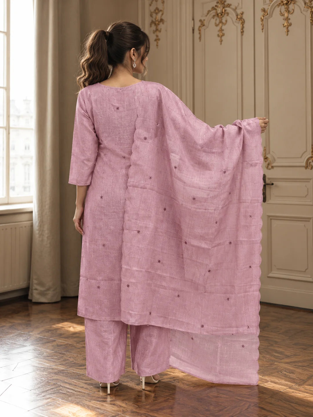 Blush Pink Scallop Placket Embroidered Kurta Set with Dupatta in Kota Doria