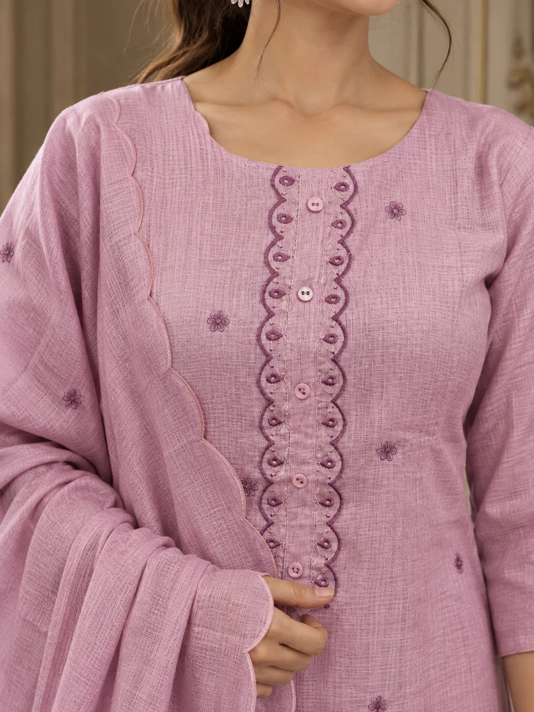 Blush Pink Scallop Placket Embroidered Kurta Set with Dupatta in Kota Doria