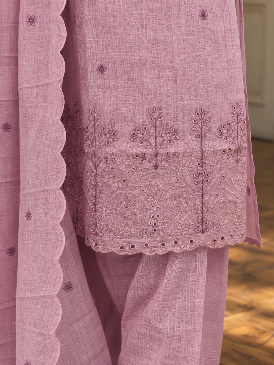 Blush Pink Scallop Placket Embroidered Kurta Set with Dupatta in Kota Doria