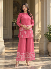 Conjunto bordado floral de seda rosa palo