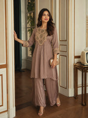 Conjunto coordinado de estampado Mughal multicolor en crepé de viscosa