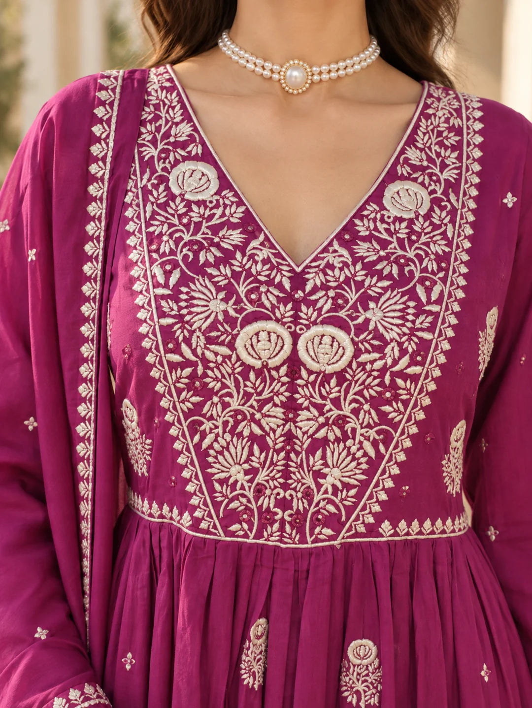 Conjunto de Kurta de 3 piezas bordado floral multicolor azul cielo en Mul Chanderi