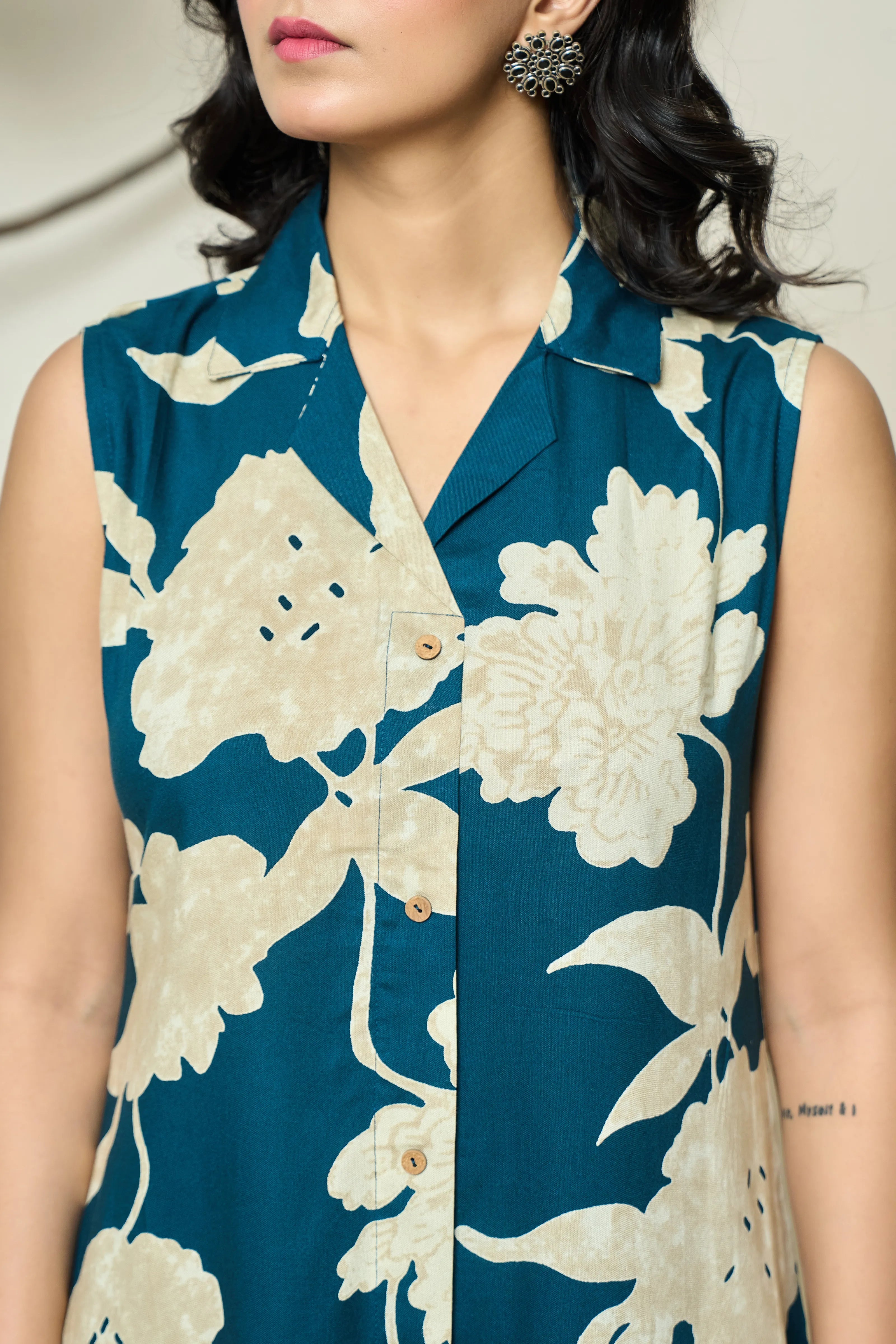 Bold Floral Teal Sleeveless Kurti-Pant Set