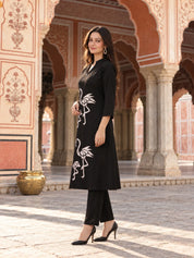 Conjunto de pantalón y kurti de algodón bordado negro