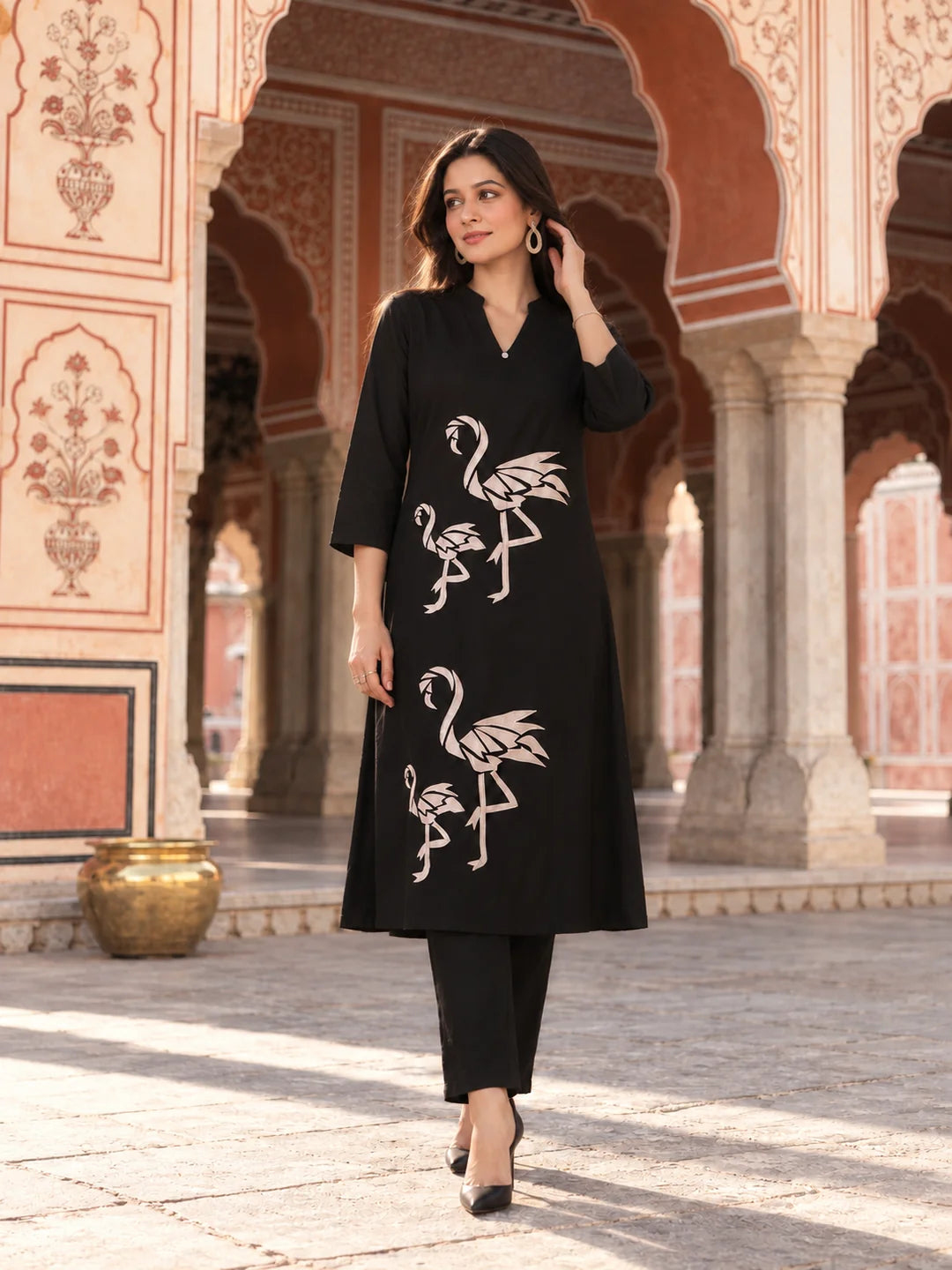 Conjunto de pantalón y kurti de algodón bordado negro