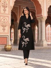 Conjunto de pantalón y kurti de algodón bordado negro