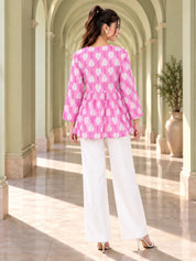 Kurti corta de algodón color rojo ladrillo con estampado floral buti en beige