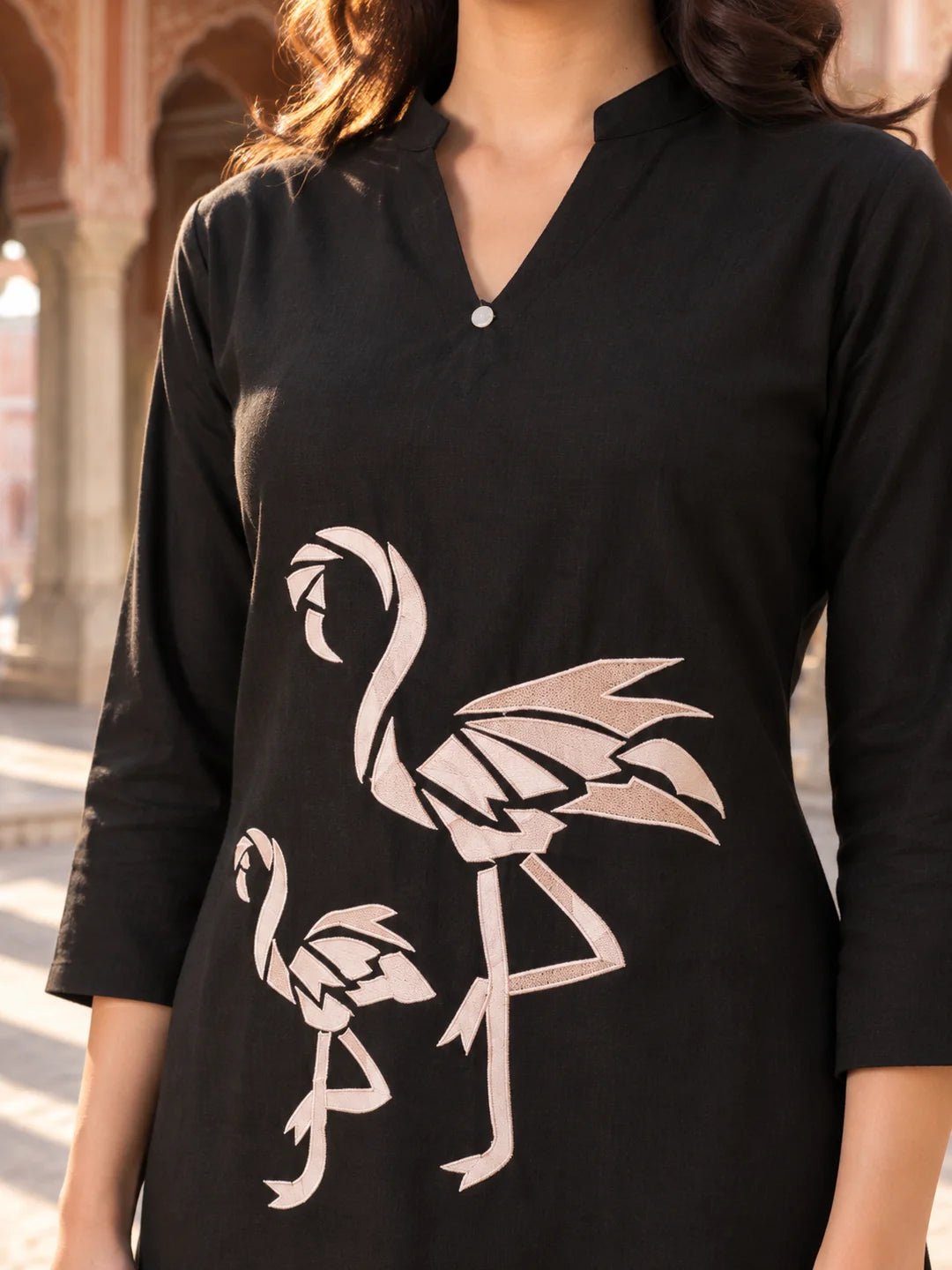 Conjunto de pantalón y kurti de algodón bordado negro