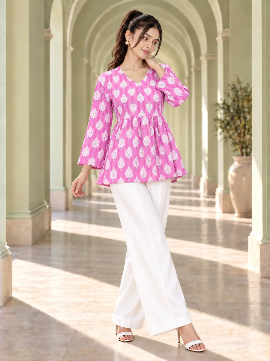 Kurti corta de algodón color rojo ladrillo con estampado floral buti en beige