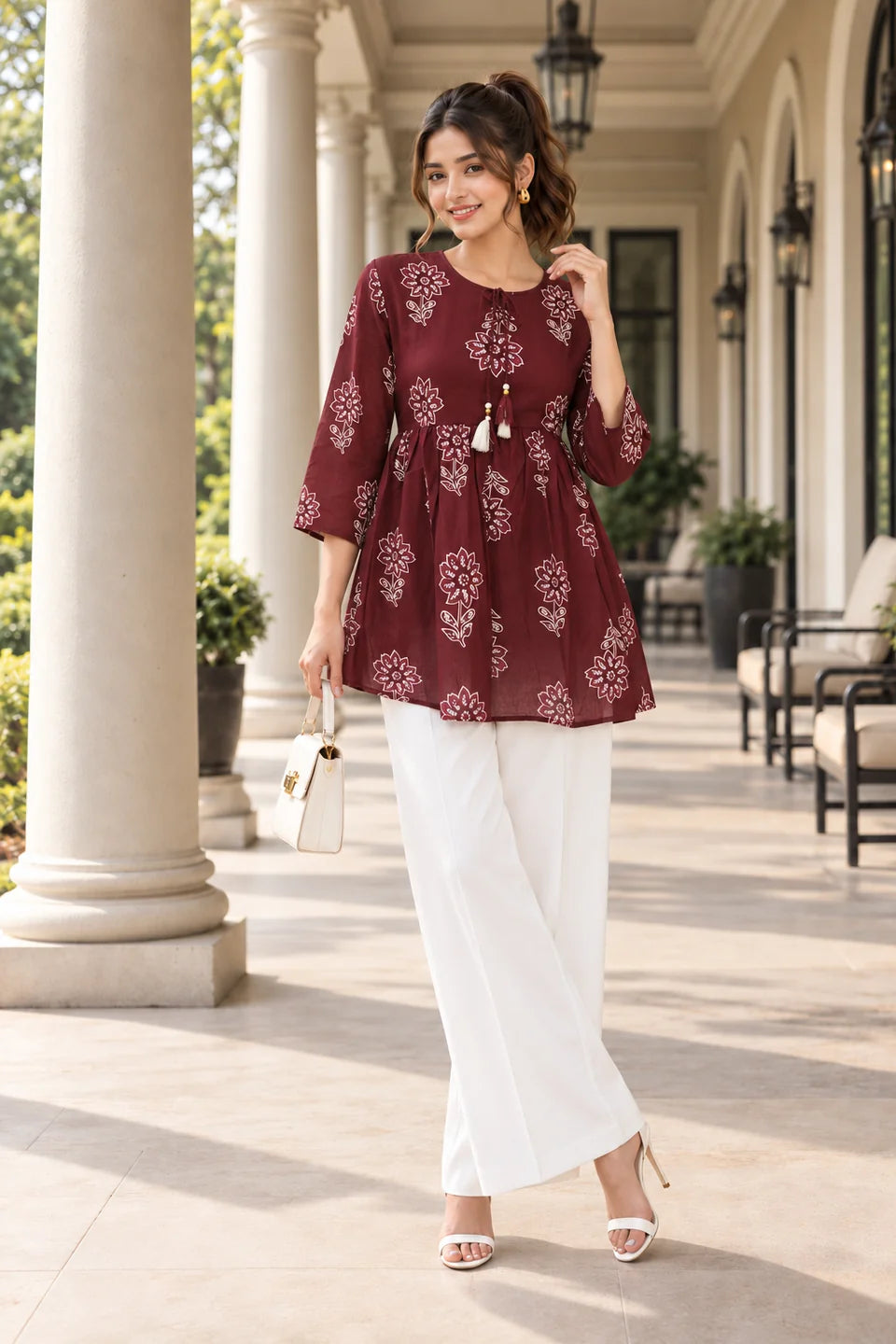 Kurti corta de algodón color rojo ladrillo con estampado floral buti en beige