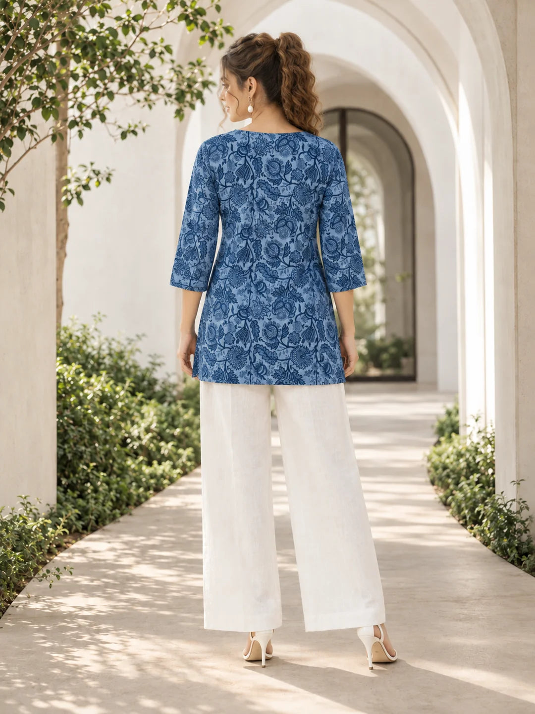 MediterraneanCourtyardFashionPortrait_3__result.webp