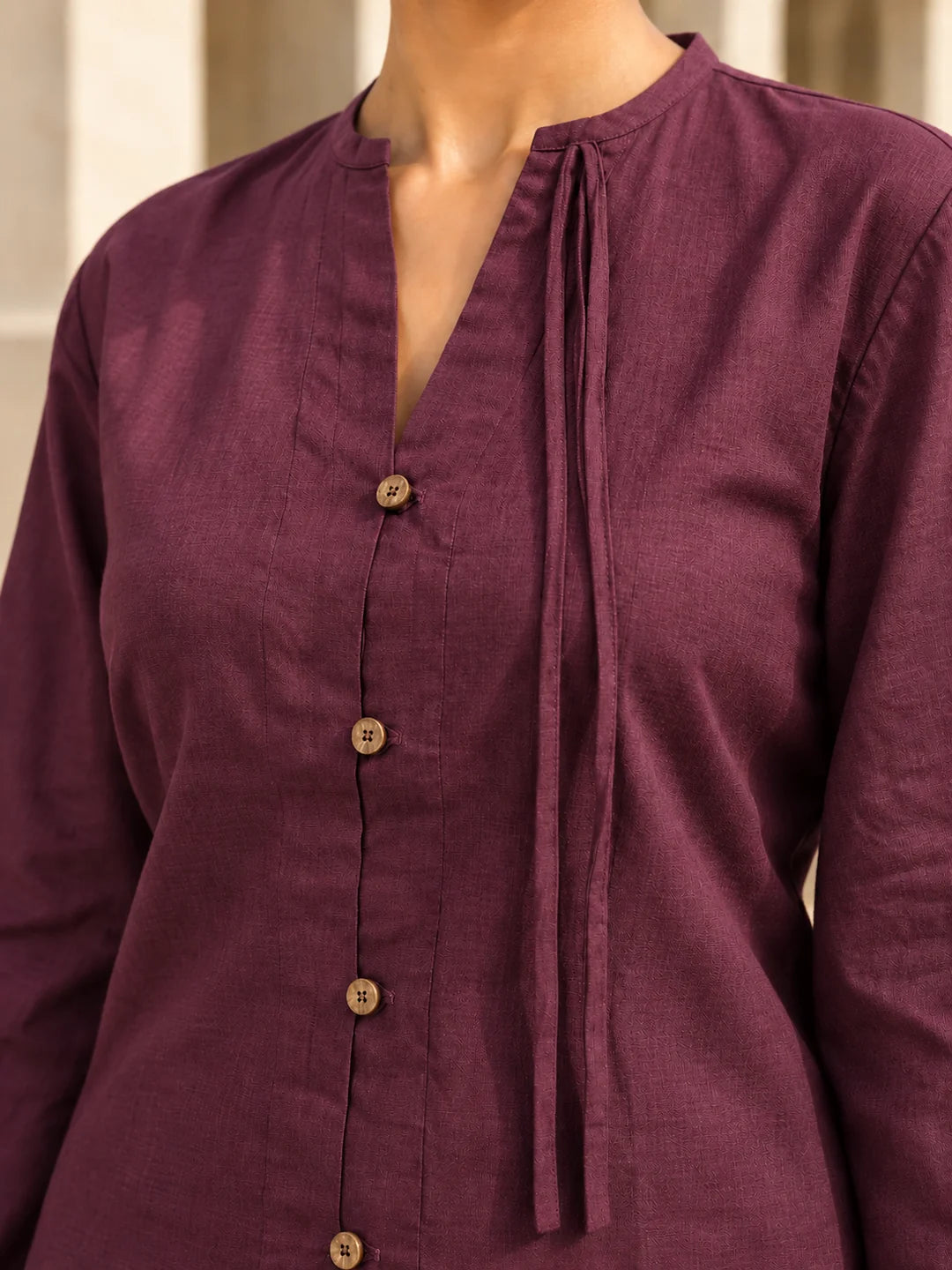 Túnica de muselina negra estampada con detalles de cenefa étnica