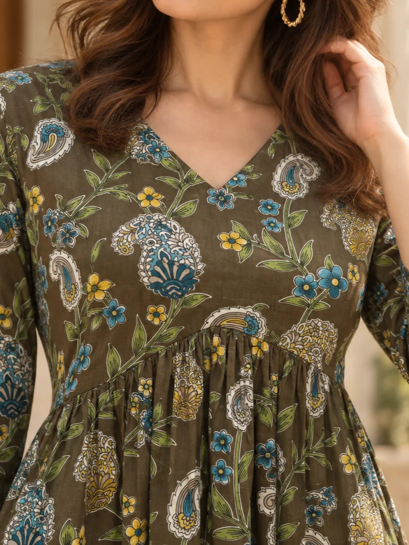 Túnica de muselina negra estampada con detalles de cenefa étnica