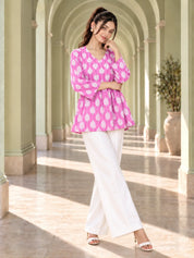 Kurti corta de algodón color rojo ladrillo con estampado floral buti en beige