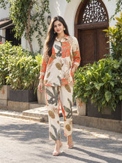 Conjunto coordinado de estampado tropical en beige y naranja